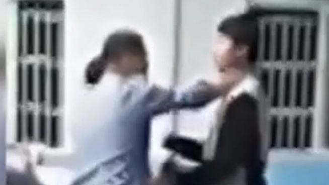Prügelattacke in China: Schüler greifen ihren Lehrer an