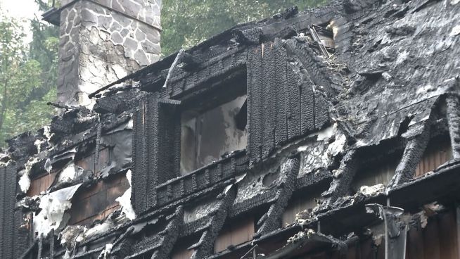 Erzgebirge: 40 Urlauber flüchten aus brennendem Hotel