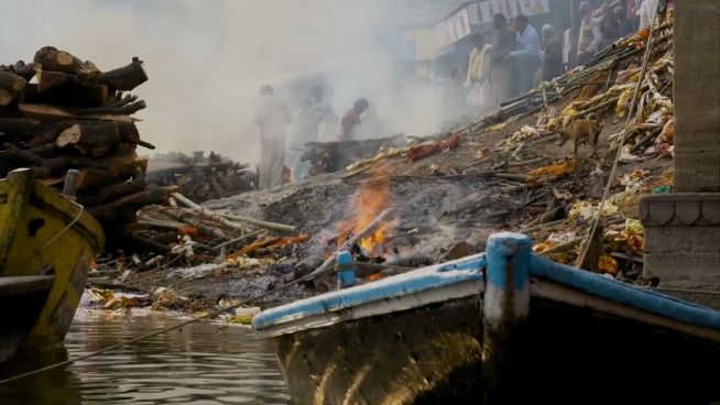 Varanasi: Wo die Toten ihre letzte Ruhe finden