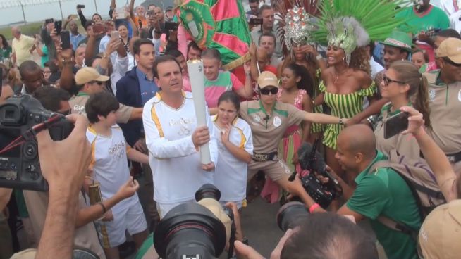 Trotz Protest: Olympische Fackel erreicht Rio