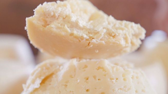 Maden mampfen: Geheimnis eines Käses aus Sardinien